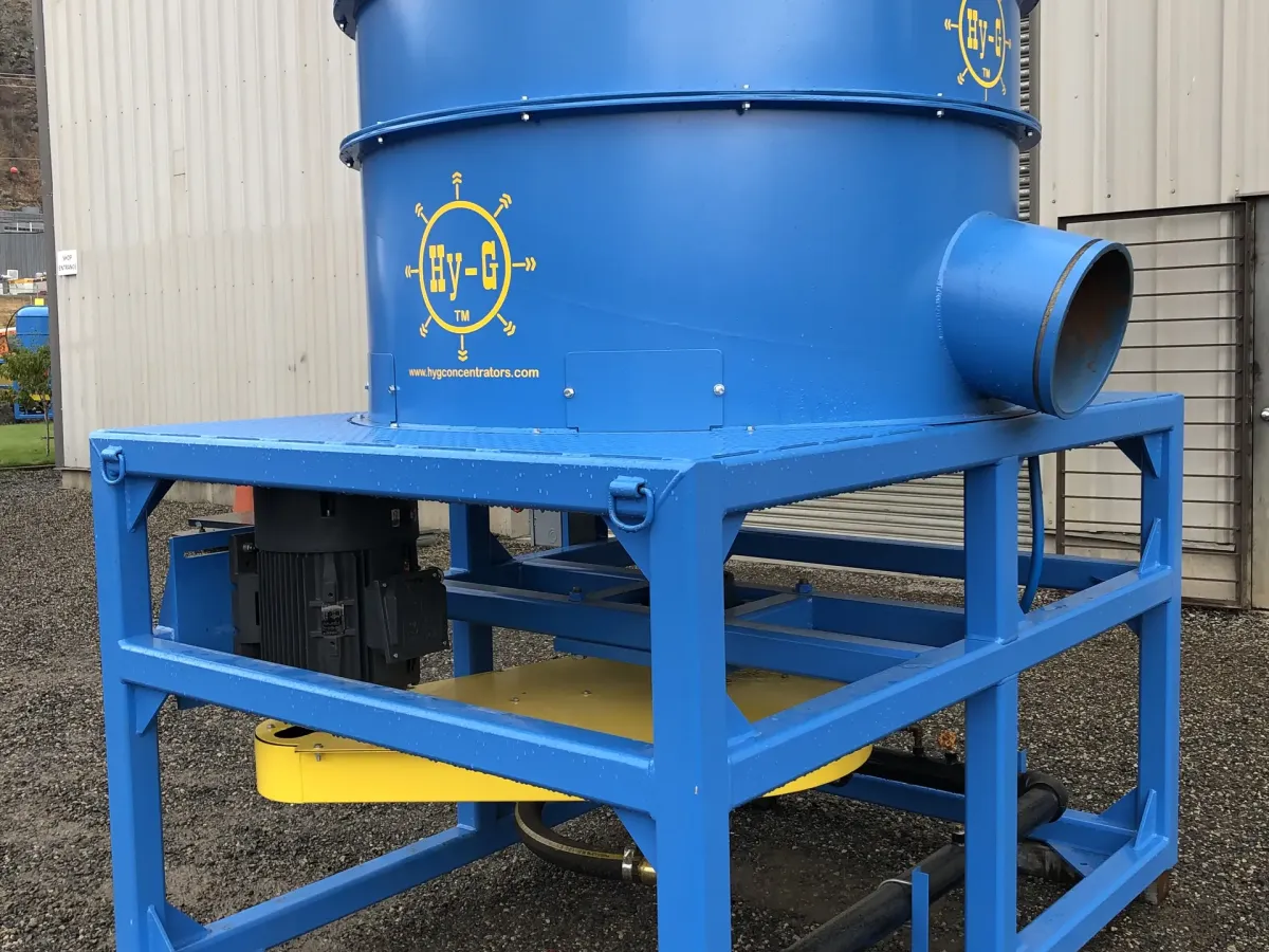 Hy-G P40 concentrator on a blue frame, front view.