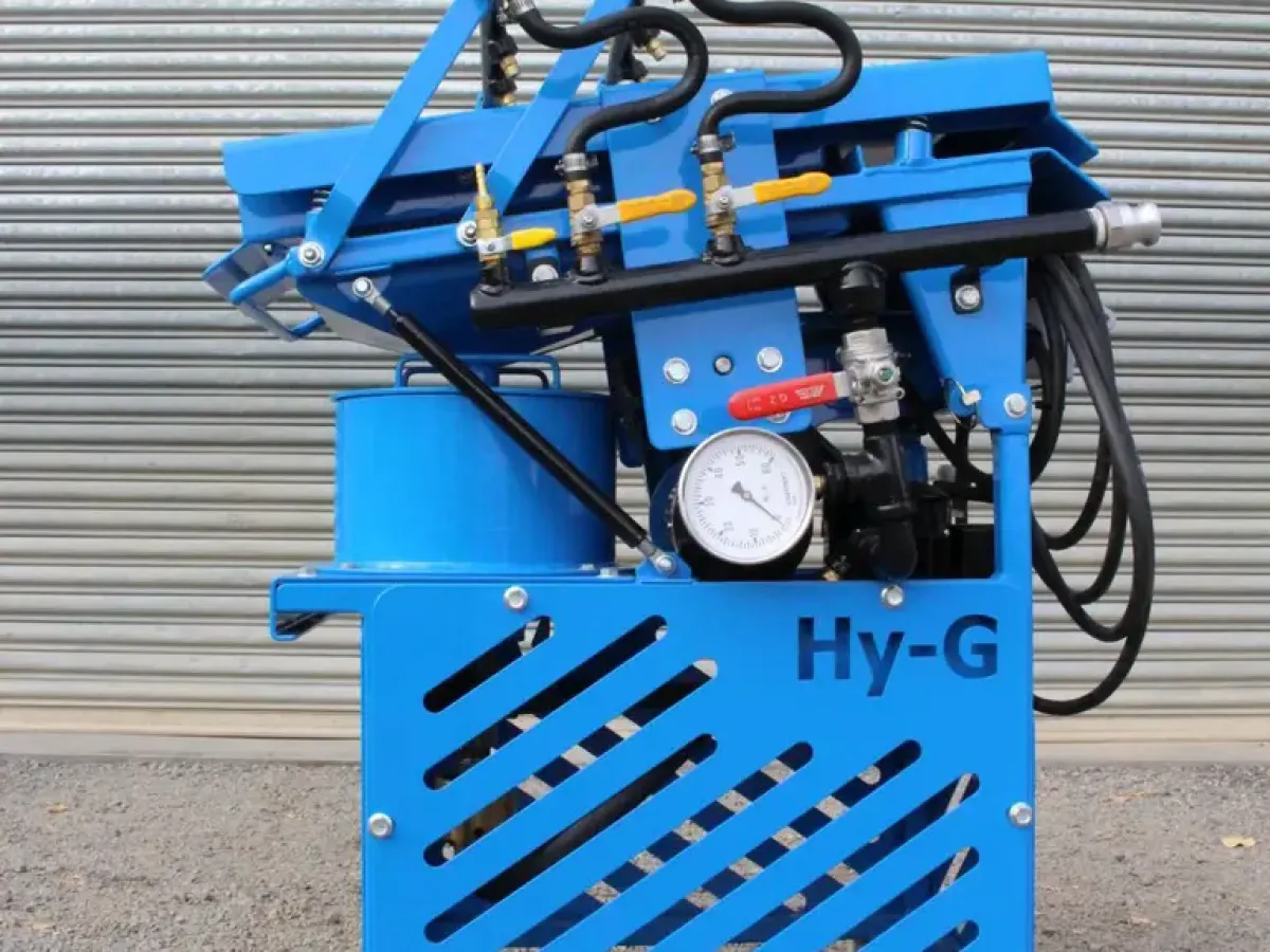 Hy-G P5T concentrator with Honda engine, front view.